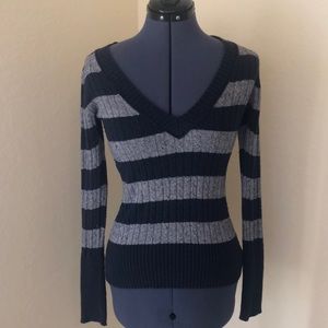 American Eagle V Neck cable knit sweater